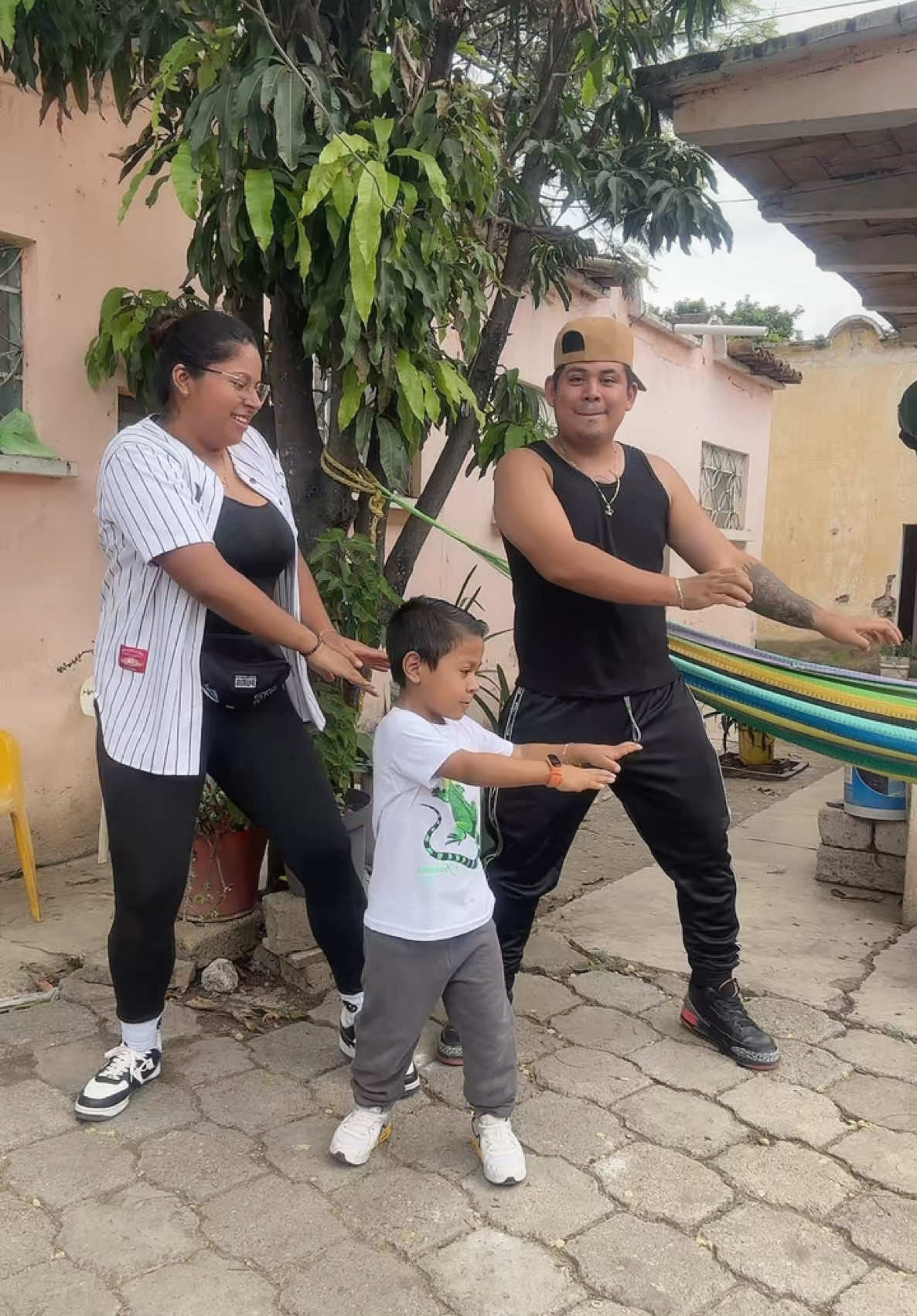 Este baile es la onda 😎✨ #chucho #depiedra #amor #hermanos #parati #marian #viralvideo #viral #trend #risa #broma #fyp #flow 