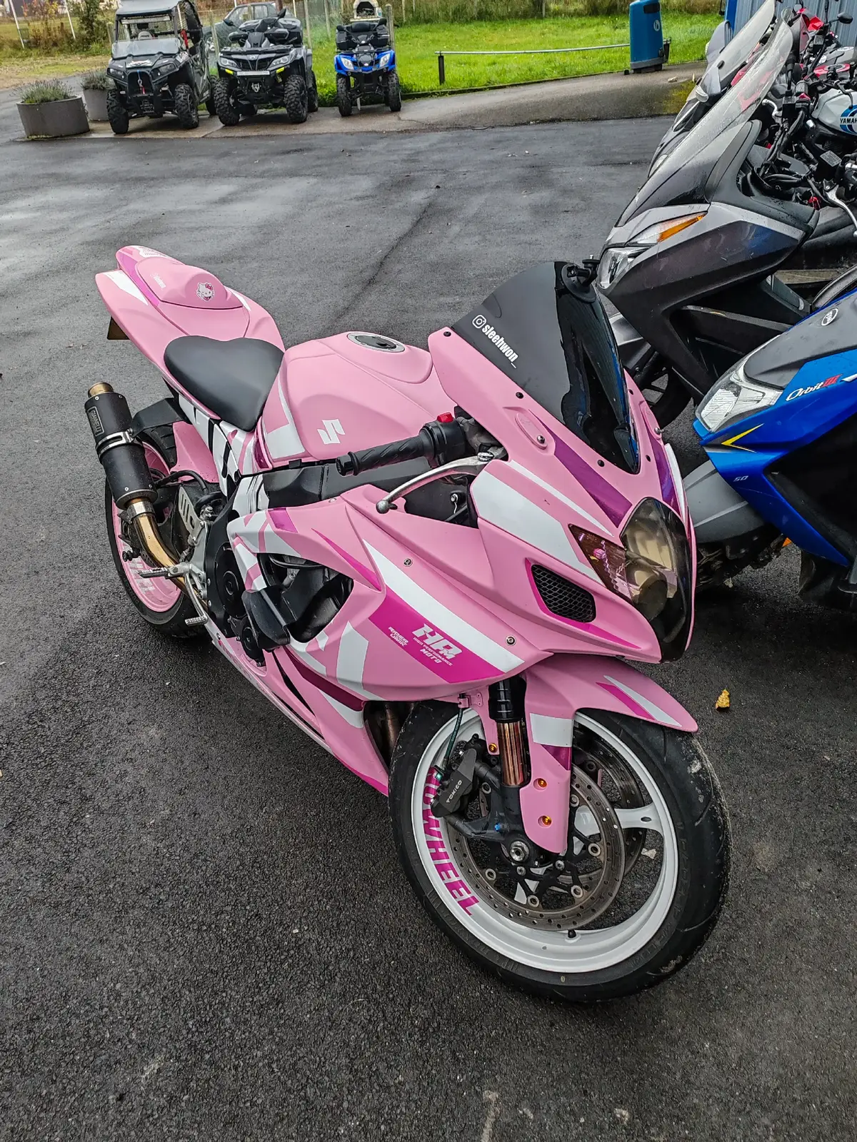 Suzuki gsxr 750 🚀 Insta : sleehwon_ #fyp #fyppp #suzuki #gsxr #pink 