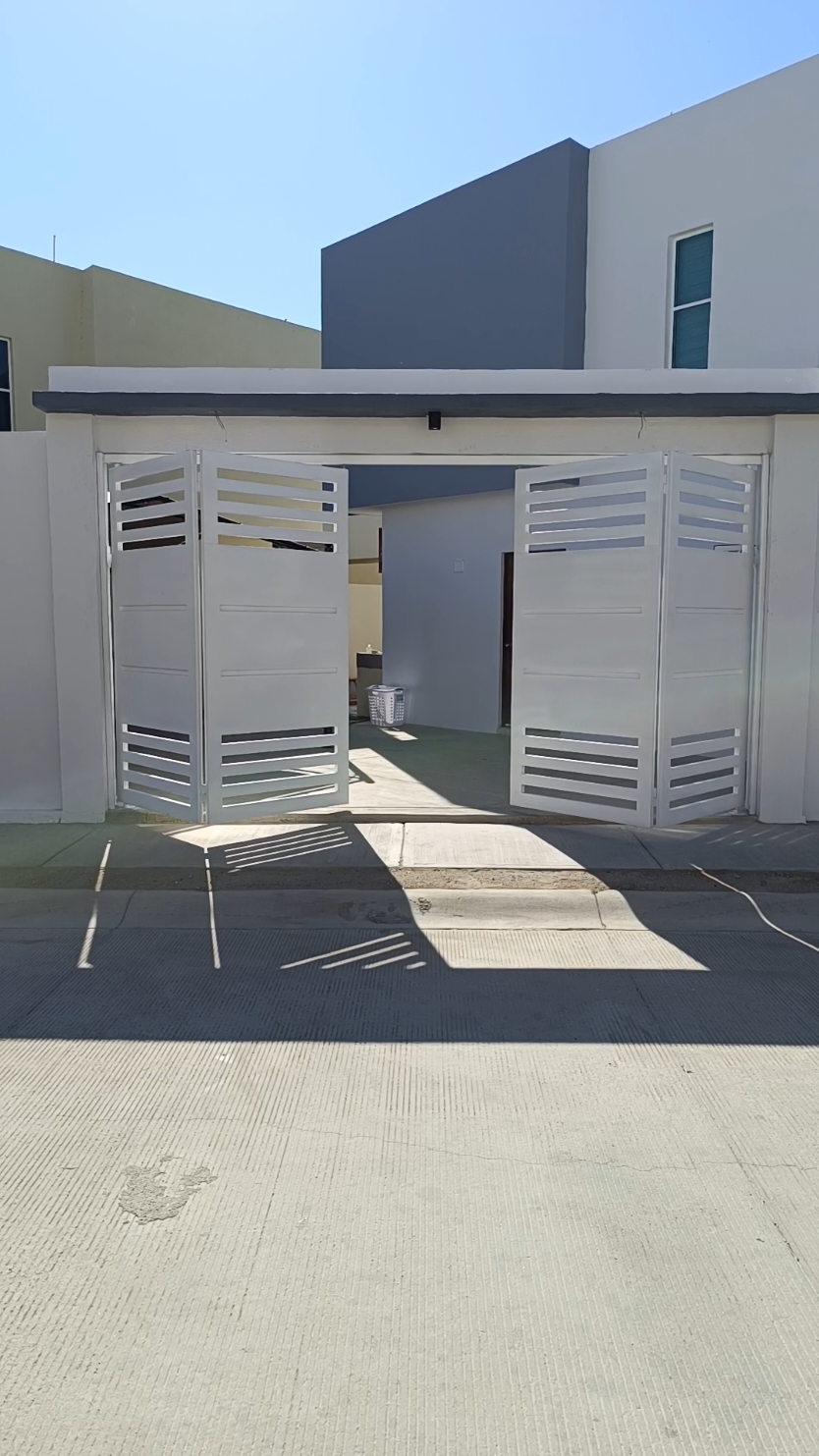 portón plegable de 4 hojas automatizado por medio de pistones Faac 412 #herreria #herrero #door #puerta #residencia #diseño #mexico #metal #viraltiktok #fypシ #paratii #megusta #fachada 