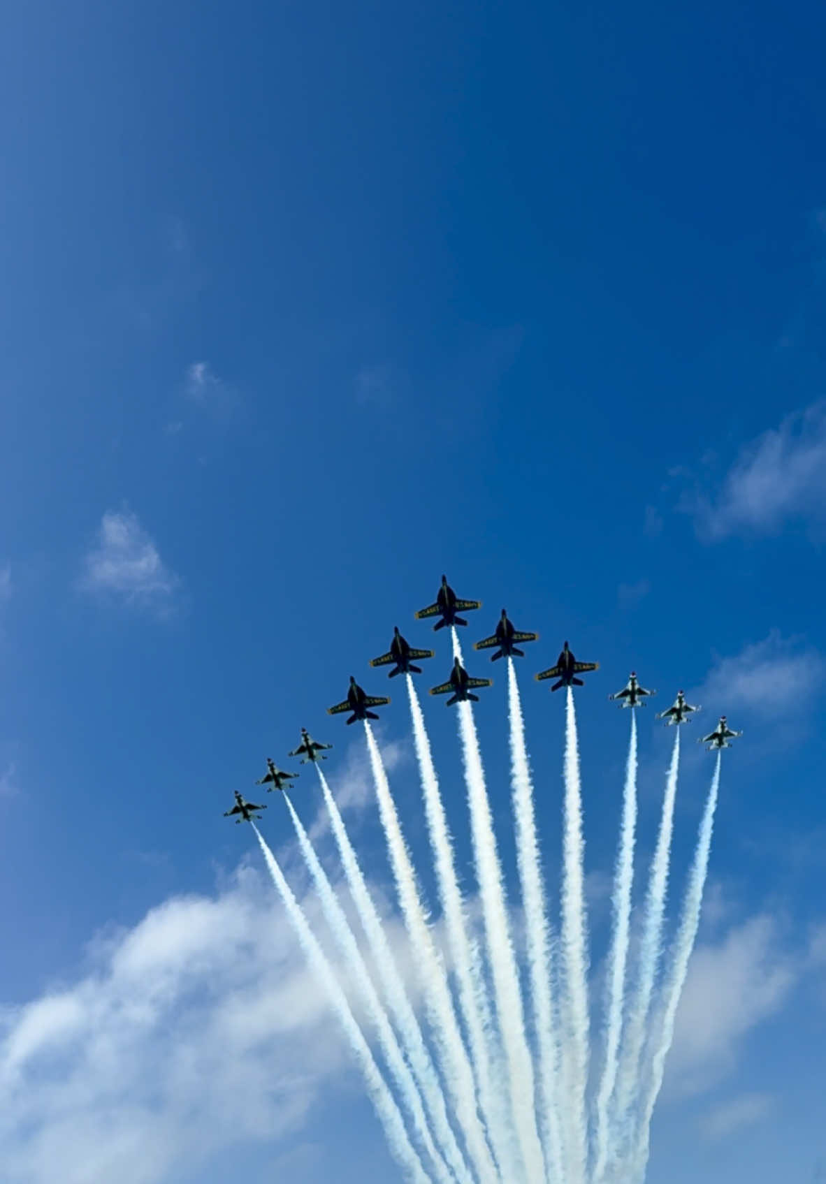 The Super Delta!!!!!!! I still can’t believe that this happened today! #fyp #aviation #aviationtiktok #thunderbirds #blueangels #🇺🇸 #usa 