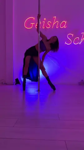 #poledancebeginner #poledancing #dancing 