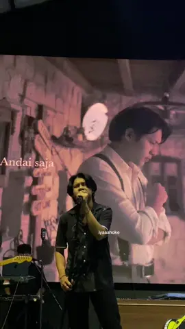 Angin Rindu versi hangat sekali. cuman diiringi piano ini lembut sekali bener bener anginnya nyampe🤍 @Rony Parulian #ronyparulian 