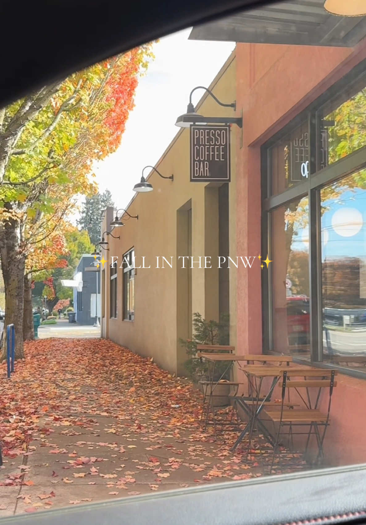 nothing like a beautiful crisp fall day 😍😍 #fall #leaves #autumn #pnw #pnwfall #presso #coffeeshop #matcha 