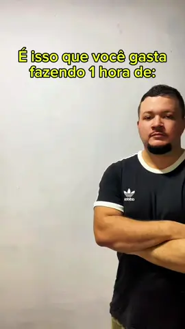 Leia a legenda👇🏼 Siga @gedielcardosonutri Todas as informações são médias e levando em consideração uma pessoa que possui em torno de 75kg. Se você é mais leve ou mais pesada, isso influenciará. Pessoas com um peso maior, tendem a gastar mais calorias por terem de fazer mais esforço, além de que a intensidade em que você faz (velocidade) também influencia. Mas através dessa base que te trouxe, você consegue ter uma boa noção. Tome cuidado ao pular corda se estiver muito acima do peso, suas articulações podem sofrer muito. #emagrecer #treino #dieta 