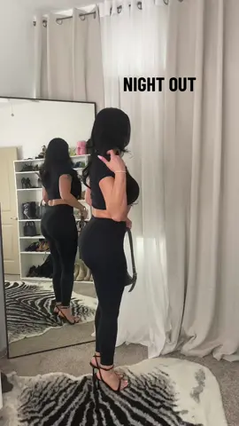 I didn’t know how much I needed this set in my wardrobe!! I love me some two piece sets, especially when they’re versatile and great quality like this 😍 i also got the green and pink!  #tiktokshop #tiktokoutfits #tracksuitset #tracksuitseason #twopieceset #fromdaytonight #outfitinspo #nightoutoutfit #errandsoutfit #gymoutfits #adileneidalie #fyp #parati 