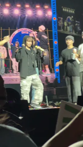Wonwoo’s Holiday dance at NY night 2 😭 sobbing #seventeen #svt #wonwoo #세븐틴 #svt_right_here_worldtour #원우