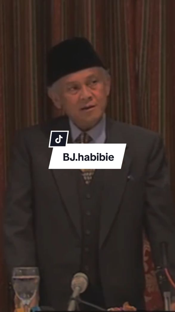 Prof. Dr.-Ing. Ir. H. Bacharuddin Jusuf Habibie, FREng (25 Juni 1936 – 11 September 2019) adalah Presiden Indonesia ketiga yang menjabat sejak 21 Mei 1998 sampai dengan 20 Oktober 1999. Sebelumnya, ia menjabat sebagai Wakil Presiden Indonesia ketujuh, menggantikan Try Sutrisno. B. J. Habibie menggantikan Soeharto yang mengundurkan diri dari jabatan presiden pada tanggal 21 Mei 1998#4u #fyp #fypシ #bjhabibie #masukberanda #foryou #foryoupagе