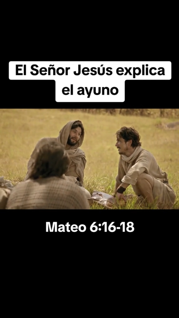 Cuando ayunéis, no seáis austeros, como los hipócritas; porque ellos demudan sus rostros para mostrar a los hombres que ayunan; de cierto os digo que ya tienen su recompensa. Pero tú, cuando ayunes, unge tu cabeza y lava tu rostro, para no mostrar a los hombres que ayunas, sino a tu Padre que está en secreto; y tu Padre que ve en lo secreto te recompensará en público. Mateo 6:16-18 #fyp #parati #Señor #Jesús #ayuno #enseña #apóstoles #discípulos #hagamosviralajesus #Dios #CristoViene #omnipresente 