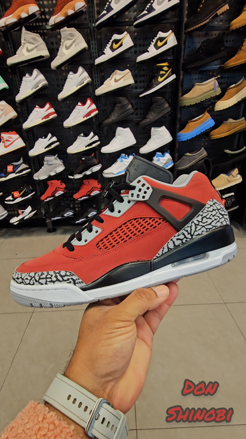 Nike Air Jordan Spizike Low Toro POV IN HANDS DISPLAY  #nike #nikeshoes #sneakers #shoes #nikeairmax #basketball #basketballshoes #basketballchallenge #baloncesto #basketballtiktok #gum #gold #retro #nikejordan #jordan #air #airjordan #red #toro #new #old #update #review #view #pov #fyp #foryou #foryoupage #parati #paratupagina #fypp #fypsounds #cement #elephant 