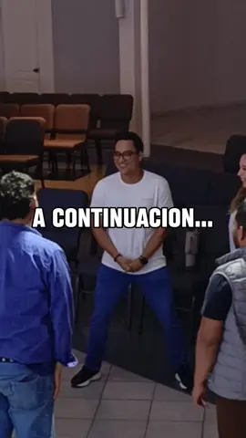 Actividades para romper el hielo y disfrutar entre amigos😁, veamos tus habilidades y coordinación con esta dinamica👀 #oneway #Dios #jovenesadultos #fyp #biblia #God #jovenesencristo #dinamica 