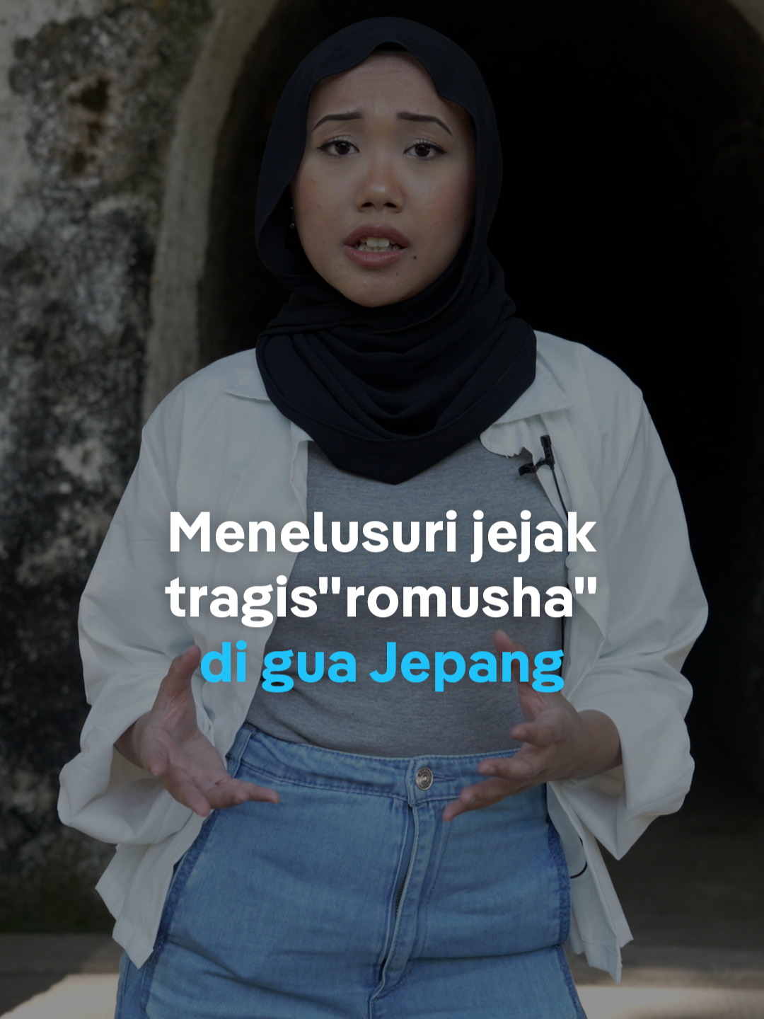 Kedatangan Jepang ke Indonesia mulanya diterima dengan baik karena mereka menjanjikan pembebasan dan kemerdekaan, tetapi berujung pada kekejaman. Salah satunya adalah sistem kerja paksa romusha, di mana rakyat Indonesia dipaksa untuk membangun semua fasilitas perang dan salah satunya adalah gua Jepang di Bandung ini. . Indonesia menyimpan banyak kisah tersembunyi dari perang, pembantaian, dan bencana alam. DW Indonesia dan #dwtravel mengeksplorasi sejarah ini dalam serial #DWDarkTourism. #dwnesia #bandung #guajepang