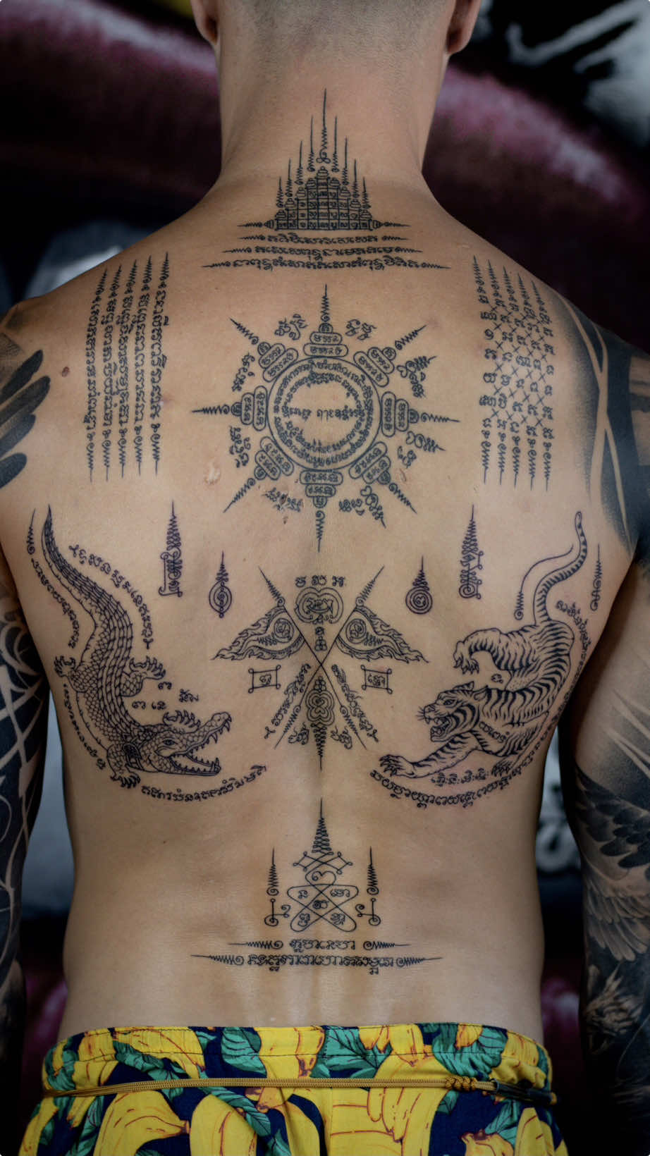 Traditional Sak yant Tattoo งานสักยันต์เต็มหลัง สำหรับลูกค้าจากรัสเซียครับ . . . #kohsamui #samuitattoo #thailandtattoo #islandlife #sakyant #thaitattoo #thaitraditionaltattoo #samui 