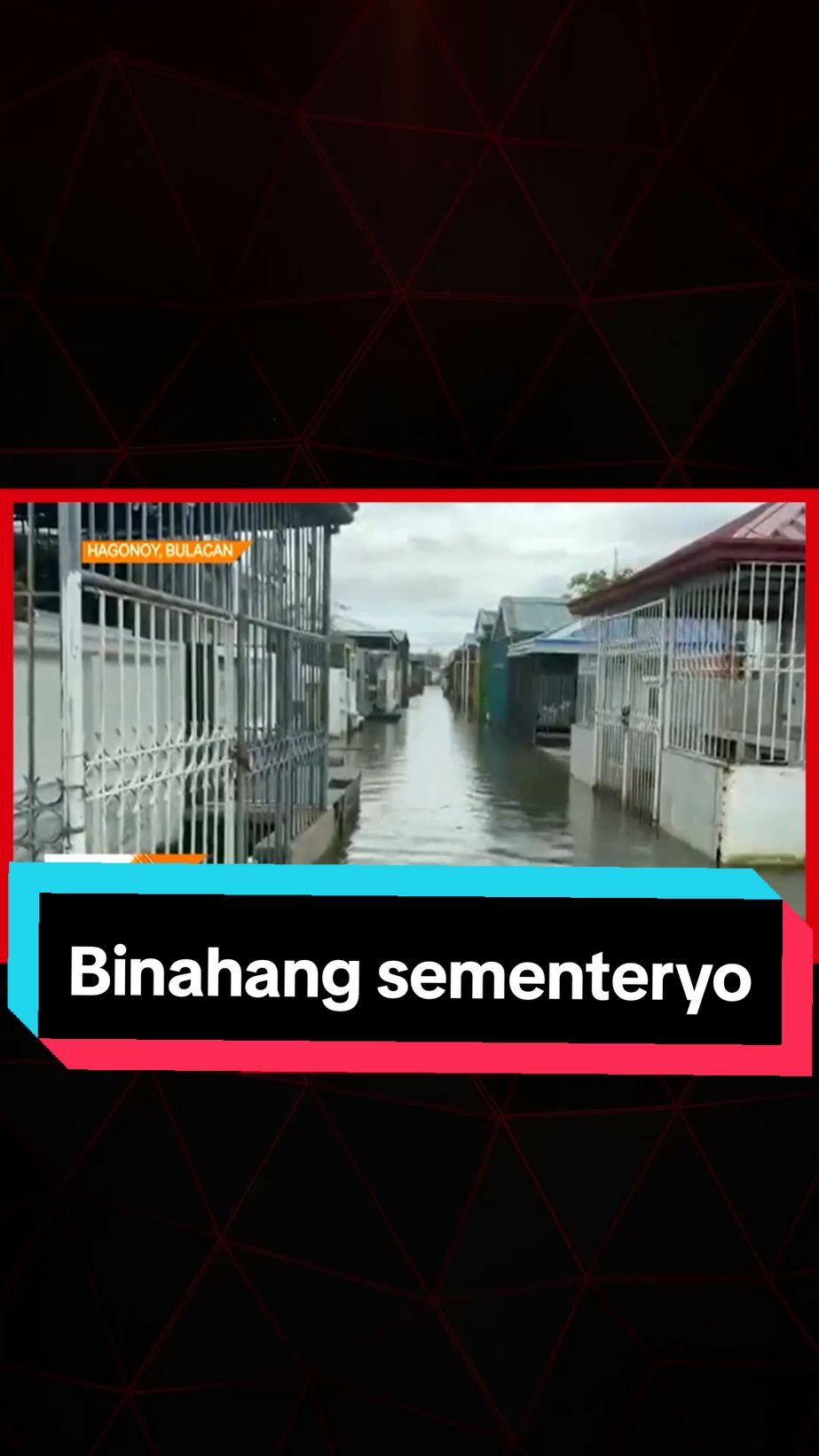 Problema sa Hagonoy Memorial Park sa Bulacan ang mataas pa rin na baha. Ang ibang libingan, halos kalahati na lang ang makikita. #News5 #FrontlineExpress 