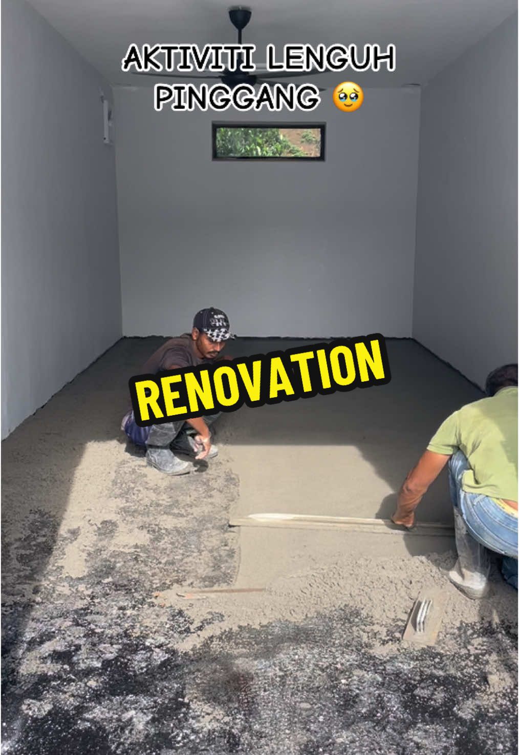 Kerja kerja simen render lantai kembali 🤝 baru ni ada isu lantai lembap jadinya kita letak waterprofing tapak lama #WkkBina #interiordesign #homedecor #renovation #renovate #kontraktor 