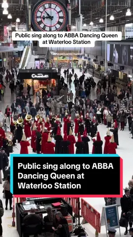 Public sing along to ABBA Dancing Queen at Waterloo Station by the Household Cavalry Band. #ABBA #dancingqueen #muisc #band #militarytiktok #fyp #foryoupage #waterloo #london 