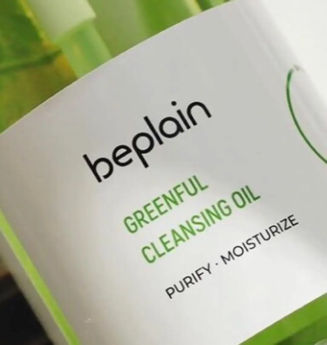 The  Beplain Mung Bean Cleansing Oil is an effective yet gentle oil cleanser that removes makeup and impurities without stripping the skin. Made with mung bean extract, it offers anti-inflammatory benefits and helps soothe sensitive skin. It has a lightweight texture that emulsifies well with water, making it easy to rinse off, leaving no greasy residue. It’s suitable for all skin types, especially sensitive or acne-prone skin, as it purifies pores while keeping skin soft and balanced. A great pick for a refreshing and clean first cleanse  I received this product for free from Picky and Beplain in exchange for my honest review. @Picky Shop: @beplain.us  #pickyreview #gopicky #pickyxbeplain #beplain 