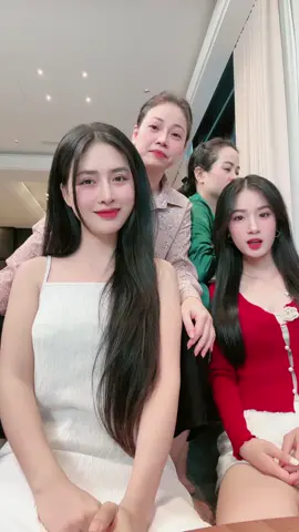 2 bà mẹ tôi lườm nhau từ trên phim sang tận tiktok @Trucquynh Trần @Diễn viên Trương Thu Hà  #BênTrọngBênKhinh #GãyTv #NgọcVũ 
