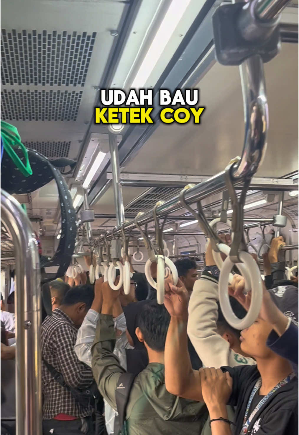 Resiko naik angkutan umum ya ges, tapi penting coy pakek deodorant😭 #tawasspray #deodorantspray #tawas #baubadan #bauketek #ketekbau #tawasspraygoceng 