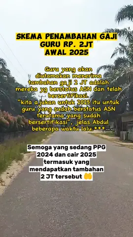 TAMBAHAN GAJI GURU Dilakukan dengan KUALIFIKASI, Tidak semua guru rata dapat Rp. 2 Juta, Kemendikdasmen siapkan REGULASI ini Menteri Pendidikan Dasar dan Menegah Abdul Mu'ti menjelaskan rencana Presiden Prabowo Subianto untuk memberikan tambahan gaji sebesar Rp. 2 Juta kepada guru Indonesia. Secara umum hanya menyebut guru berstatus ASN yang sudah bersertifikasi dan para guru honorer. Terkait komitmen untuk meningkatkan gaji bagi Aparatur Sipil Negara (ASN) guru serta guru honorer pada tahun 2025, saat ini prosesnya masih dalam tahap pengumpulan data dan akan diajukan ke Kementerian Keuangan untuk mendapatkan persetujuan anggaran.  *Sumber www.pojoksatu.id #gajiguru2025 #gajiasn #gajiguru  #p2g #info 