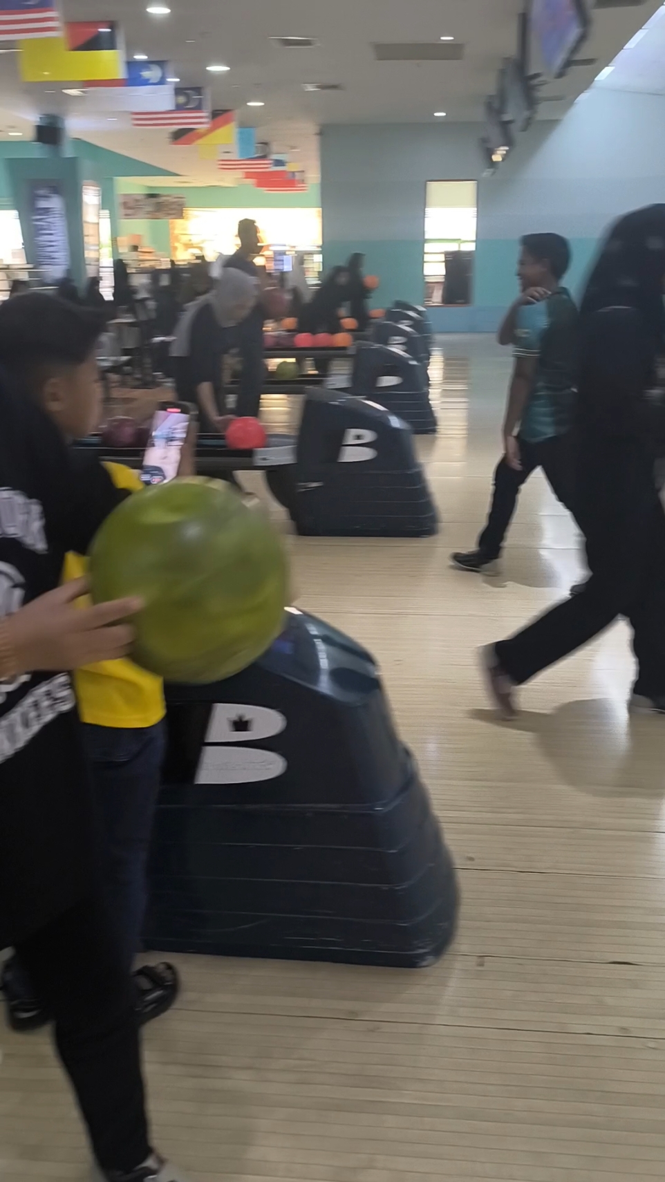 first time main bowling katanya 🤣😅 #fyp #fypシ゚viral #bowling #viral_video #xybca 