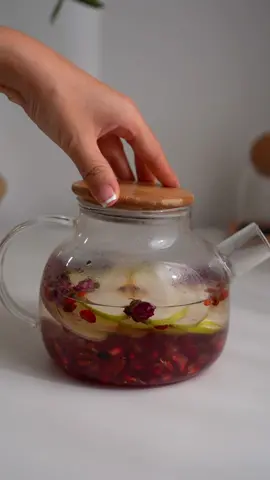 Ancient Chinese recipe: If you want an energy boost without more caffeine, try goji berries. Add 2 tbsp of goji berries with fruit and rose, then pour 1000ml of hot water. It’s not an immediate result, but it will lead to better energy over time. #ancientrecipes #tea #homemade #Recipe 