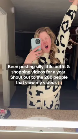 Just a girl who ran a clothing business for 7 years and now shes on a mission to help moms not lose their confidence while raising kids. 🤷🏼‍♀️ If 13 years of raising kids has taught me one thing, its moms need to stop putting themselves on the back burner. We can still dress confidently, even if its solely going to the grocery store. #dailyoutfits #ashtested #midsizestyle #tallgirlfashion #fashionedit #winterfit #comfyclothes #comfystyle #momfashion #momootd @Ekouaer 