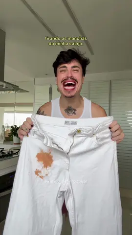EU NÃO SOU MANCHÍFERA! Passei a nova fórmula de Vanish White na minha calça e ela ficou NOVINHA! Tirou as manchas, deixou o branco mais branco e funcionou até na água fria. EU AMEI! Fica a dica pra vocês, minhas patroas! @Vanish Brasil #bomtalpubli #desafioVanish 