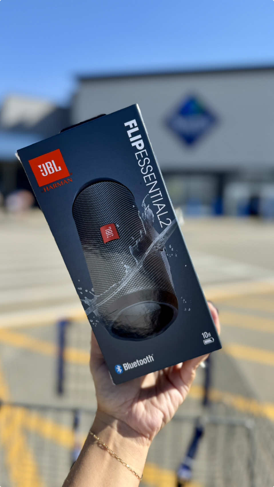 Listen up! The @JBLAudio Flip Essential 2 Portable Speaker is the perfect way to take your tunes on the go! Rain or shine (it’s waterproof!) we’ve taken it on the golf course, to a drive-in movie and have even used every bit of the up to 10 hours of playtime to keep us motivated while doing yard work! Hear it for yourself- head to @Sam’s Club and take advantage of their doorbuster sale between November 1-3. #JBLPartner