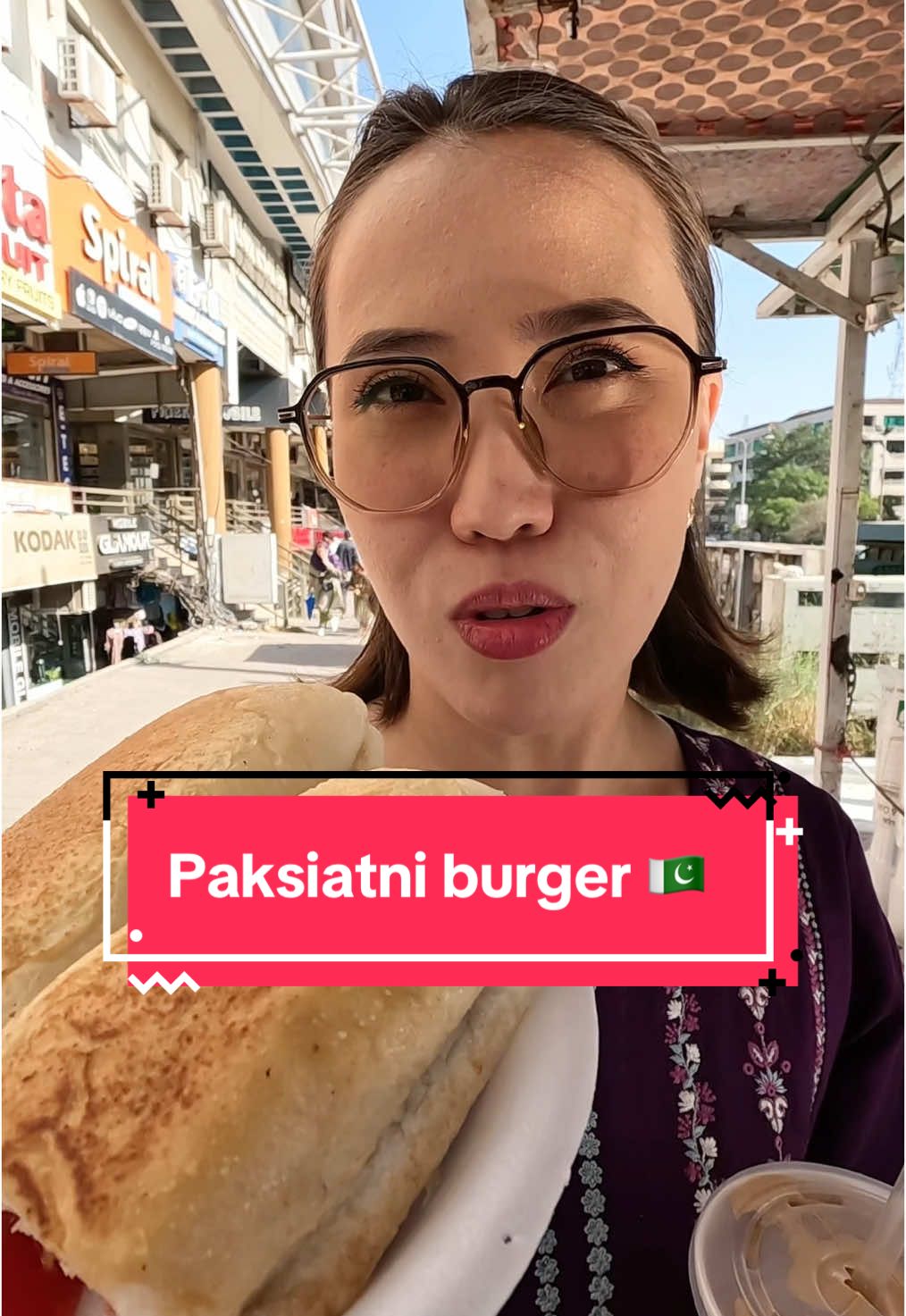 Trying $0.5 Pakistani 🇵🇰 burger #pakistan #streetfood 