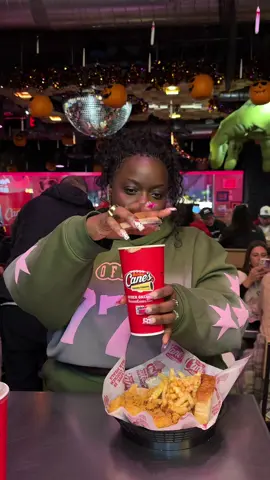 Habt ihr es schon probiert 👀🍟#fyp #newyork #raisingcanes 