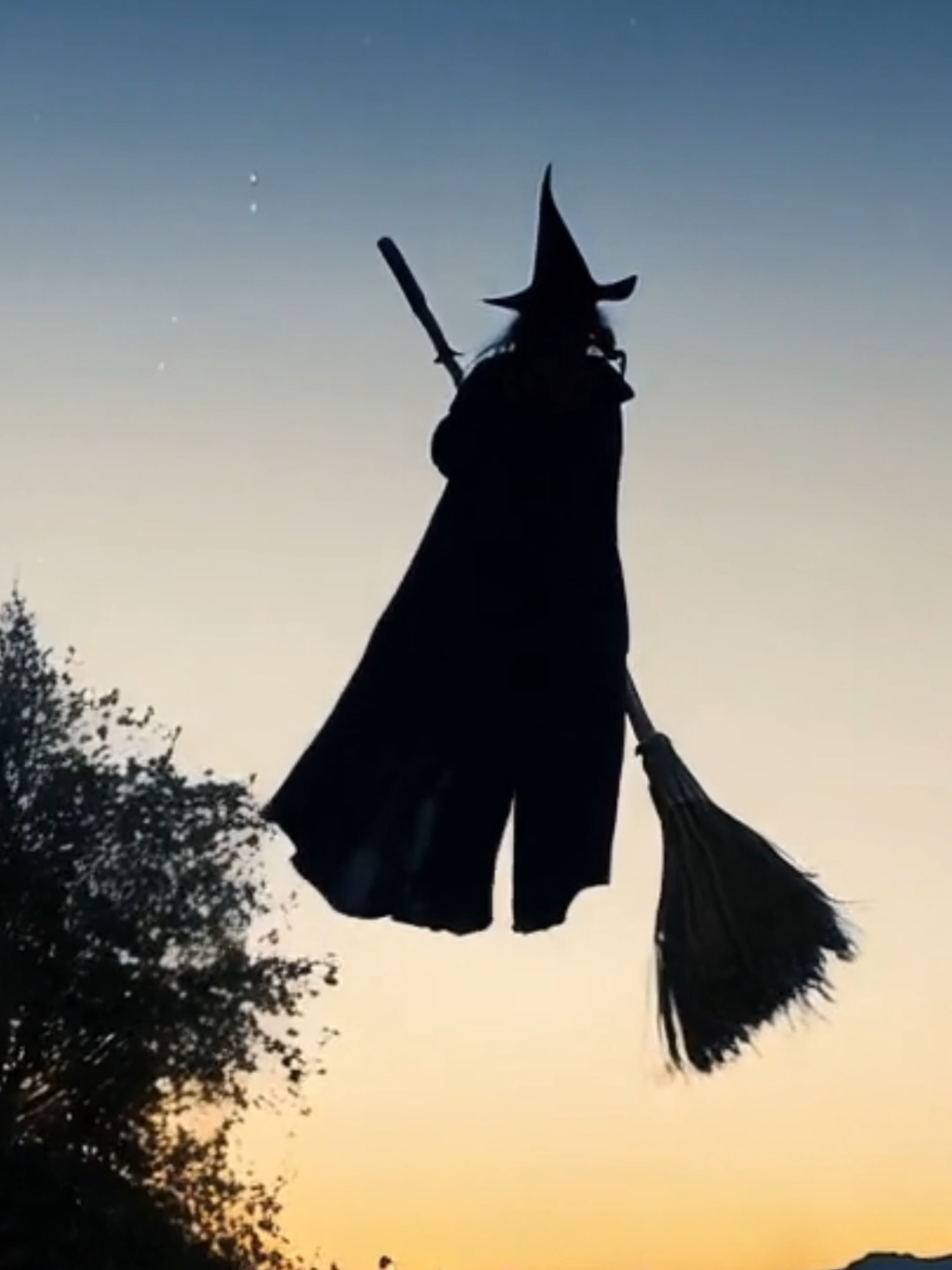 Cuando el sol se despide, la magia se apodera del cielo... 🌌✨ En esta noche de Halloween, las brujas ya están en marcha, dejando un rastro de misterio en cada vuelo. Si sientes que esta noche tiene algo especial, déjanos un ✨ en los comentarios y sigue nuestra cuenta para más momentos mágicos como este. ¡Feliz Halloween! 🎃🧙‍♀️ #EveTechTales #FelizHalloween #NocheDeBrujas #MagiaDeHalloween #VuelaConMagia #IAyMagia #HalloweenVibes #LikeParaMagia #SigueLaMagia As the sun sets, magic takes over the sky... 🌌✨ On this Halloween night, the witches are already on their way, leaving a trail of mystery in every flight. If you feel the magic tonight, leave a ✨ in the comments and follow us for more magical moments like this. Happy Halloween! 🎃🧙‍♀️ #EveTechTales #HappyHalloween #NightOfWitches #HalloweenMagic #FlyWithMagic #AIandMagic #HalloweenVibes #LikeForMagic #FollowTheMagic #Halloween