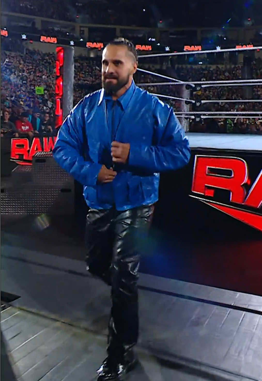 First blue jacket is for yapping, second blue jacket is for brawlin’ 😤 #WWE #SethRollins 