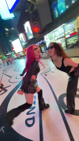 melting igloos @imclarakim  #kissoflife #igloo #julie #hanuel #kpopinpublic #nyc 