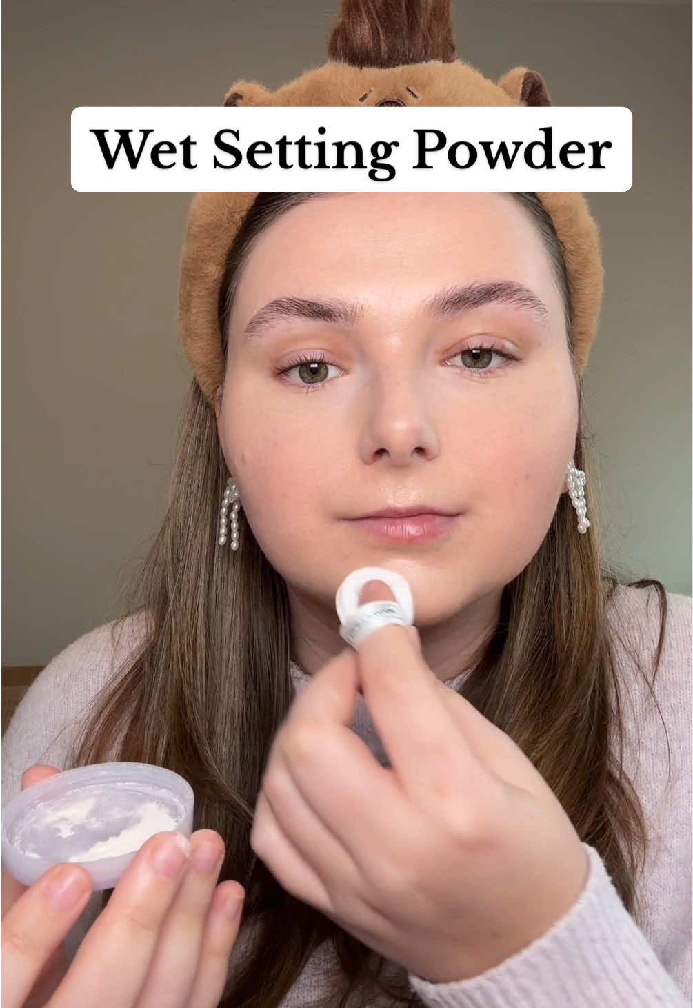 how does this work?????? @VTcosmetics_official #coolingpowder #moisturepowder #makeuptryon #kbeauty #weirdmakeup #makeupreview #settingpowder 