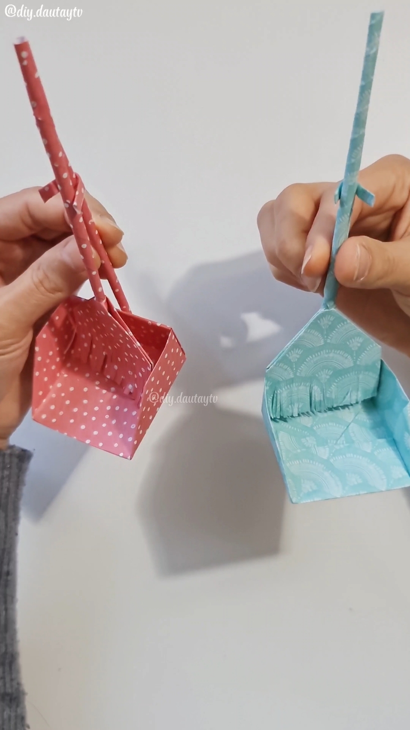 DIY mini paper broom and dustpan #fyp #DIY #tutorial #diytoys #papercraft #broomanddustpan 