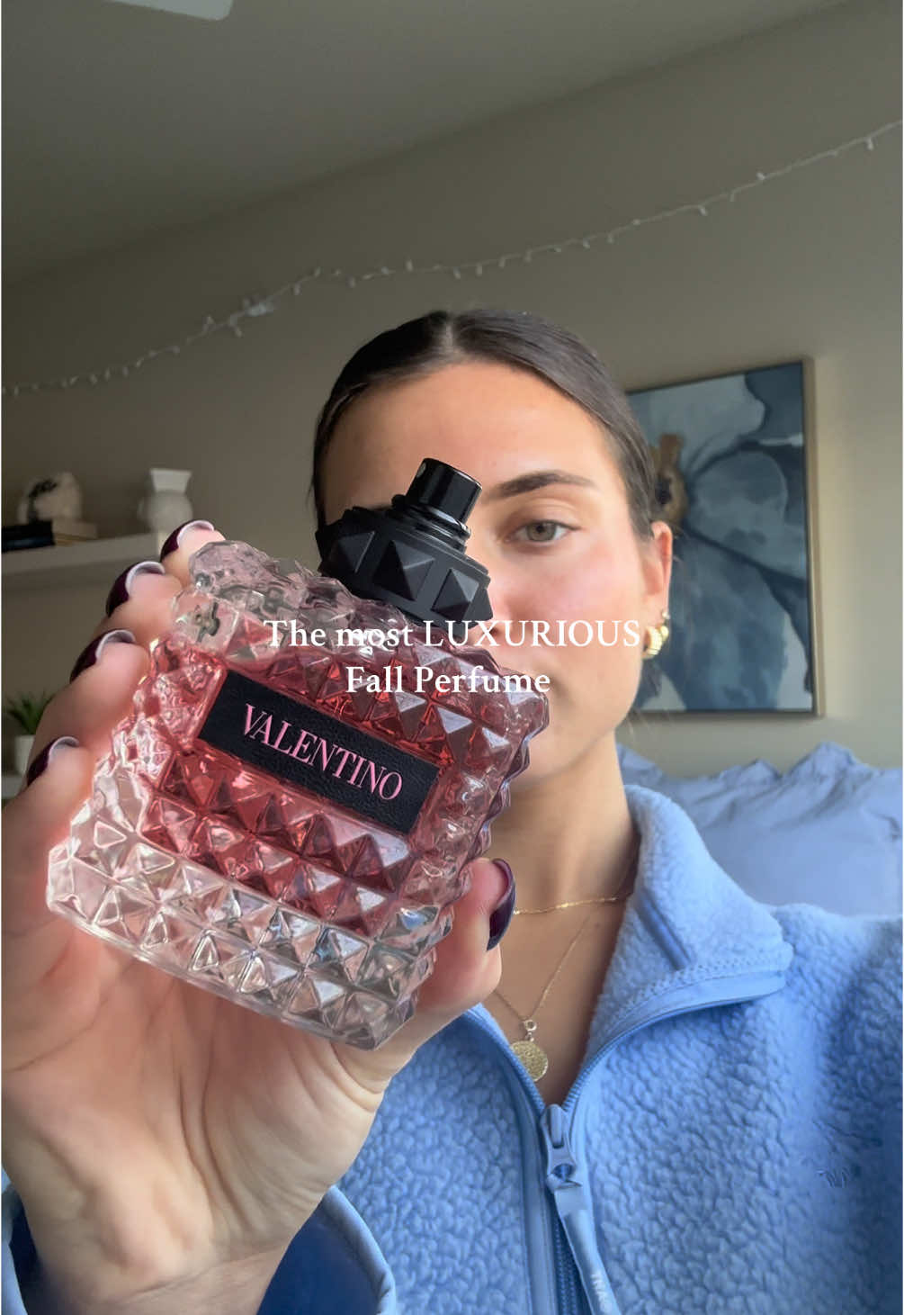 My new favorite perfume 💕🥰 @Valentino.Beauty @sephora #donnaborninroma #giftedbyvalentinobeauty #fragrance #perfume #fallperfume 