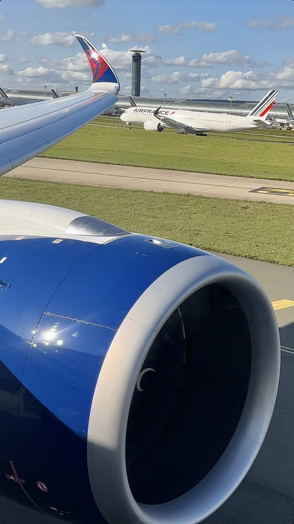 ENGINE ROAR Airbus A350 !  Rolls-Royce Trent XWB 1700-84 Delta Air Lines A350-900  (DL85) Paris CDG - Atlanta ATL #paris #CDG #delta #deltaairlines #airbus #a350 #takeoff #landing #airport #airplane #flight #travel  #business #businessclass #newyork #USA #unitedstates #atlantageorgia  #cdgairport #rollsroyce #deltaone 