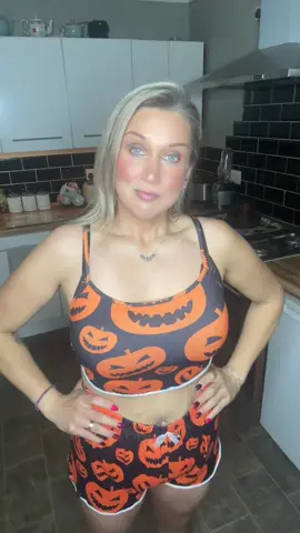 Happy Halloween to my single friends!! #halloween2024 #pumpkin #mombod #momsoftiktokclub #october #blonde #single #singlelife #relationships #dating 