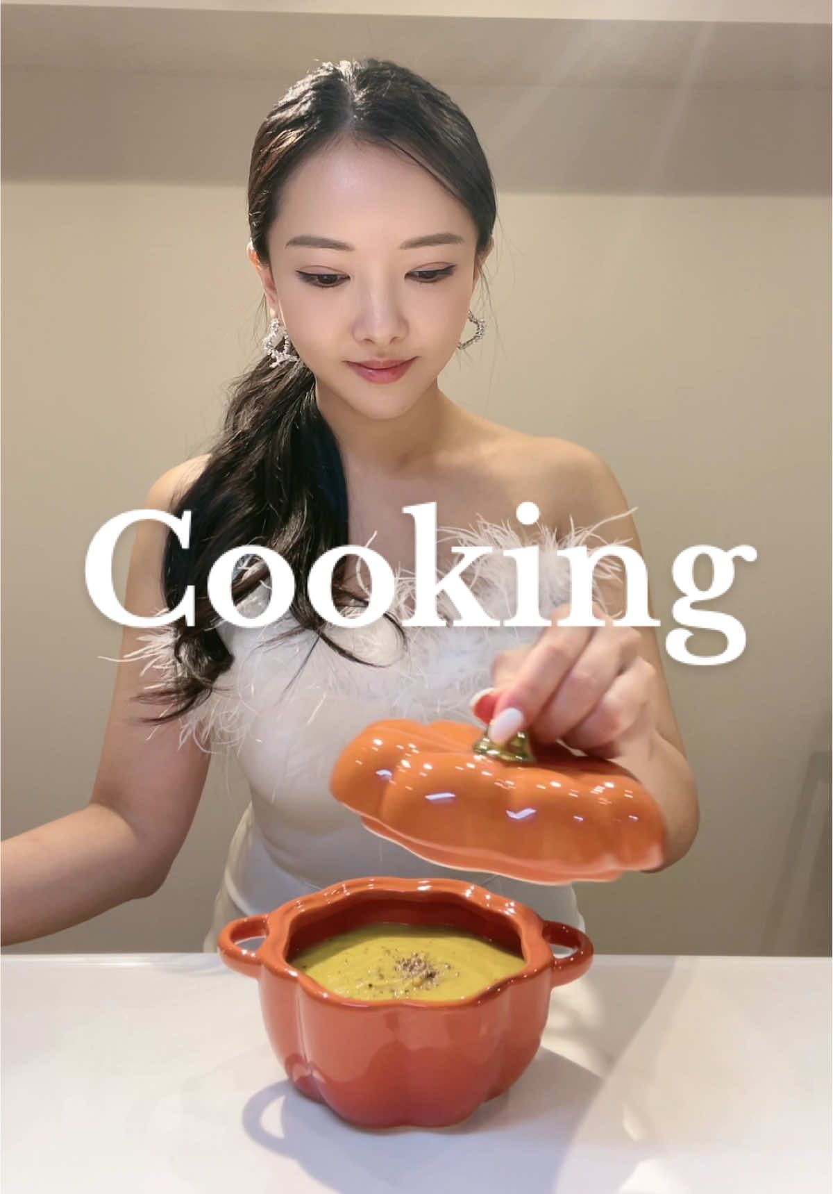 カボチャ  玉ねぎ  豆乳（牛乳) コンソメ顆粒 小さじ1/2 バター 5ｇ 塩胡椒 #pampkin #pampkingsoup #EasyRecipe #homecooking #かぼちゃレシピ #南瓜料理 #かぼちゃスープ #南瓜湯 