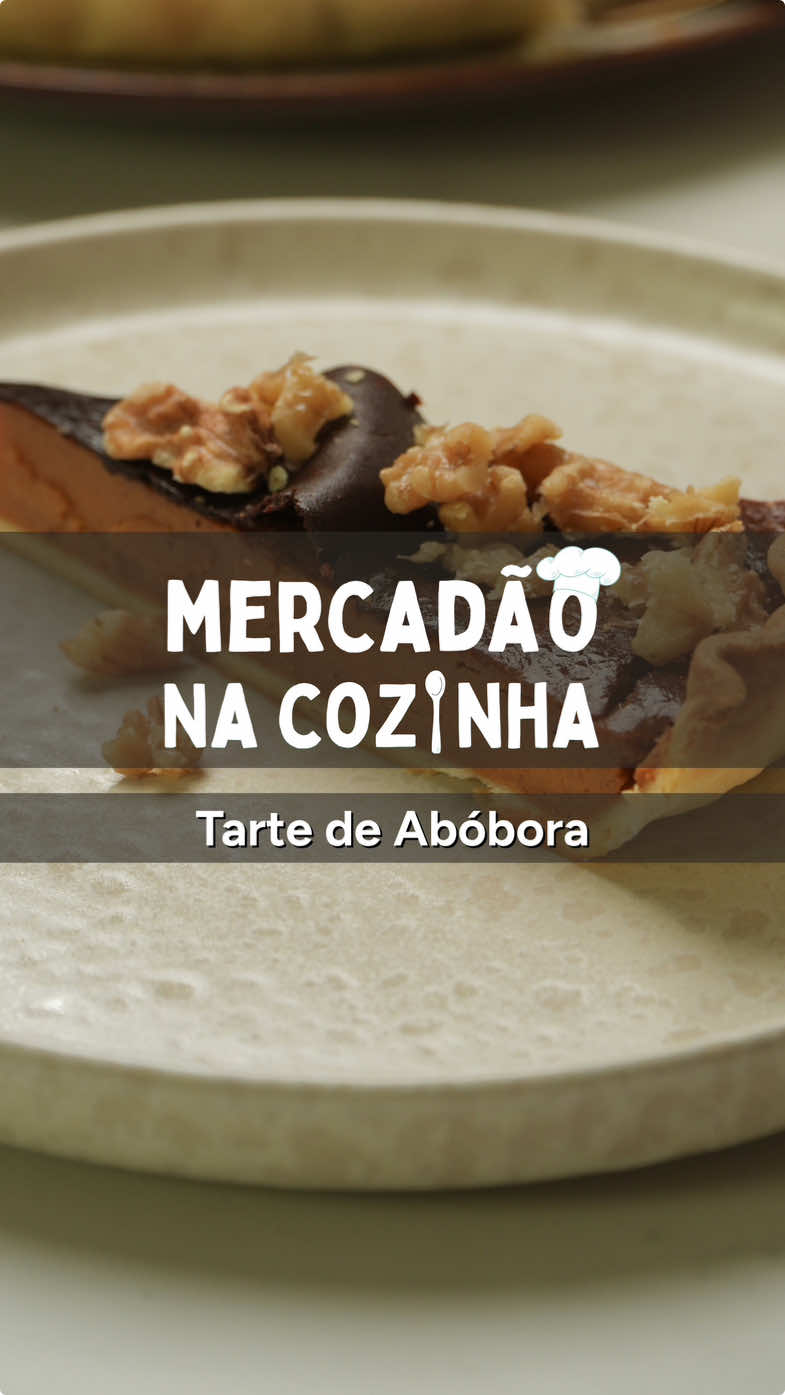 TARTE DE ABÓBORA 🎃  - E aqui está a sobremesa perfeita para a noite de Halloween 🎃 🥧  Para isso vais precisar de: • 1kg de Abóbora • 2 Cascas de Laranja • 1 Pau de Canela • 2 Estrelas de Anis • 1 C. Café de Sal • 75g de Farinha sem Fermento • 3 C. Chá de Canela em Pó • 1 Lata de Leite Condensado Cozido • 1 Massa Quebrada • Nozes a gosto E agora? Agora é a tua vez!!!😏🫵 - - - - - #ochefemtuacasa #qchef #receitas #halloween #tarte #mercadaonacozinha #mercadao_pt 