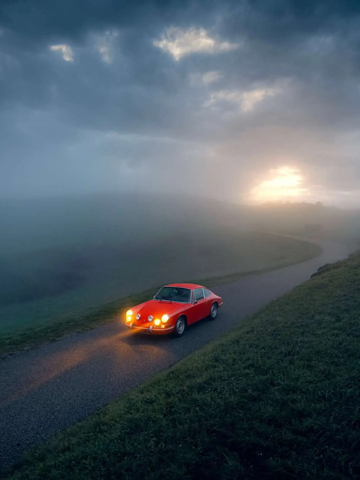 It’s not even midnight and the carriage has already turned into a pumkin 🎃 Happy halloween ! #porsche #porsche911 #halloween #carphotography #classicporsche #classiccar 