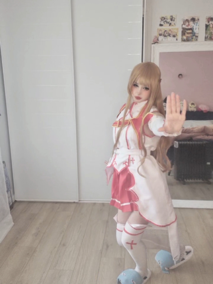 WAIT✋ they dont love you like i do (thats a message for kirito)  #fyp #cosplaygirl #cosplay #asuna #asunacosplay #sao #swordartonline #saocosplay #swordartonlinecosplay 