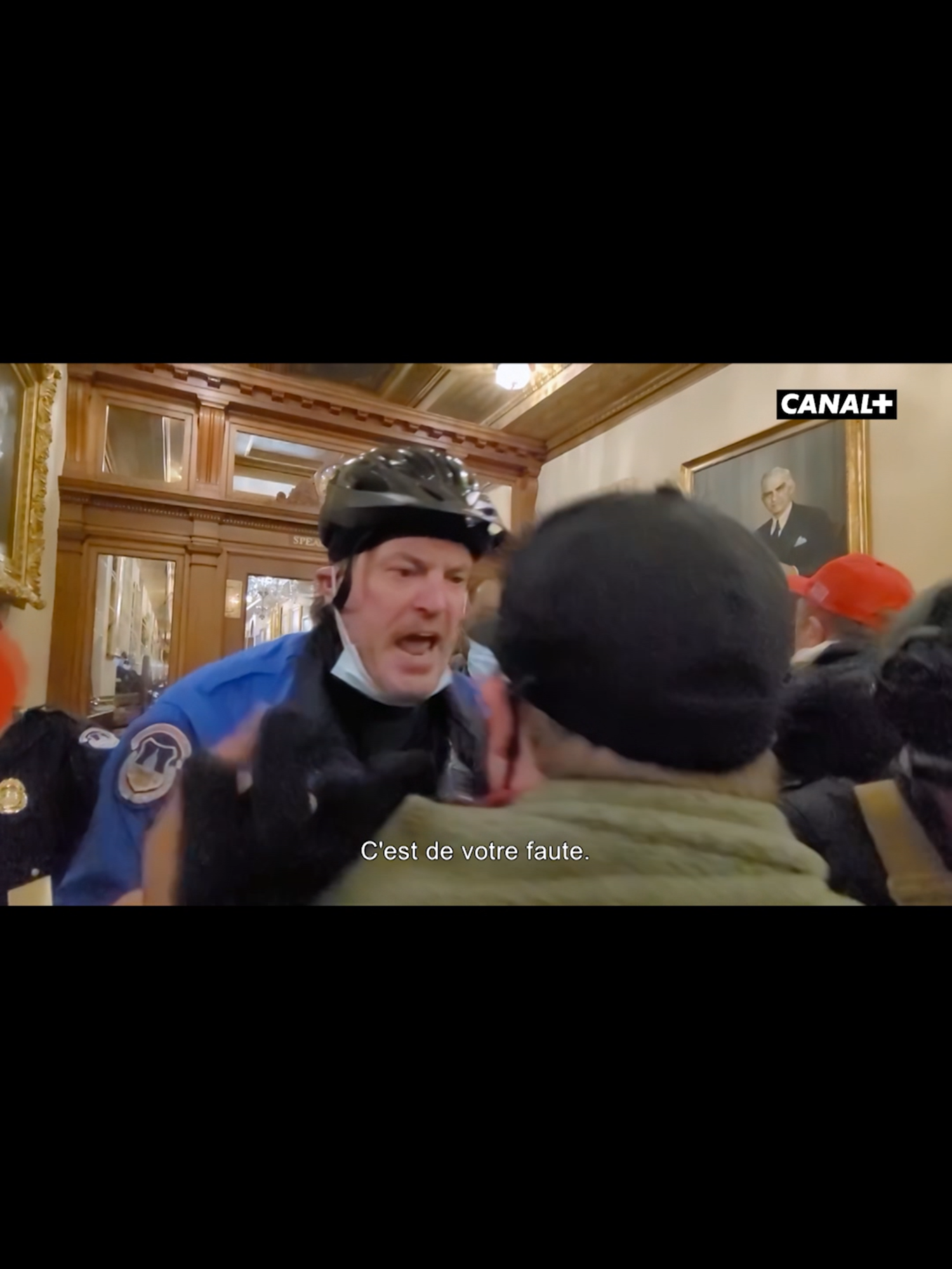 Part 3 : Coup de feu au Capitole. A Washington, des centaines de partisans de Donald Trump ont envahi, mercredi 6 janvier 2021, le Capitole, pendant la session qui devait certifier la victoire de Joe #Biden à la Présidentielle américaine. #capitolriot #usa_tiktok #election #politicstiktok