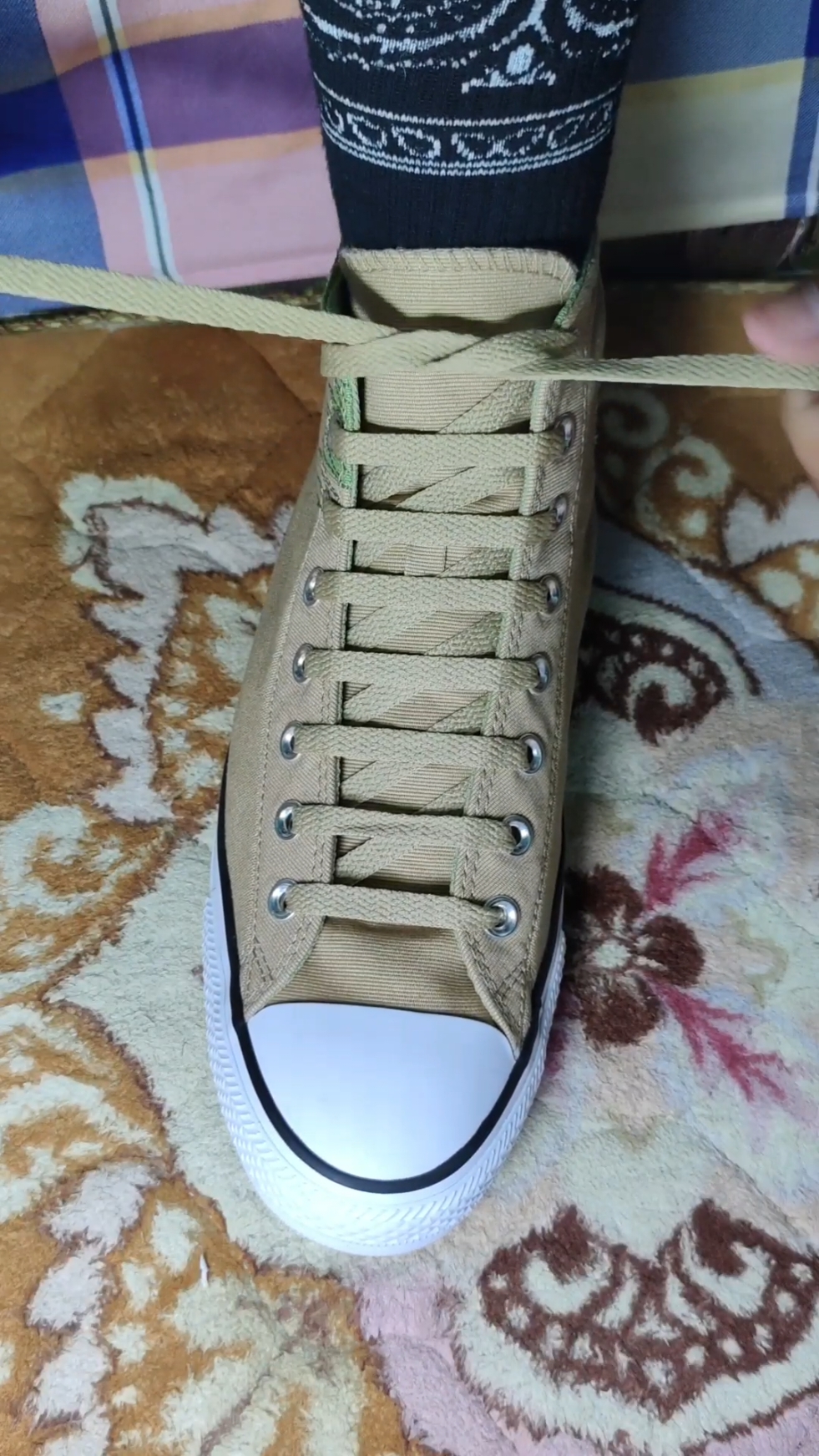 how to tie all star converse's lace #converse #allstar #allstarconverse #chucktaylor #chuck70 #ဖိနပ်ကြိုးချည်နည်း #atothemm #fyp 