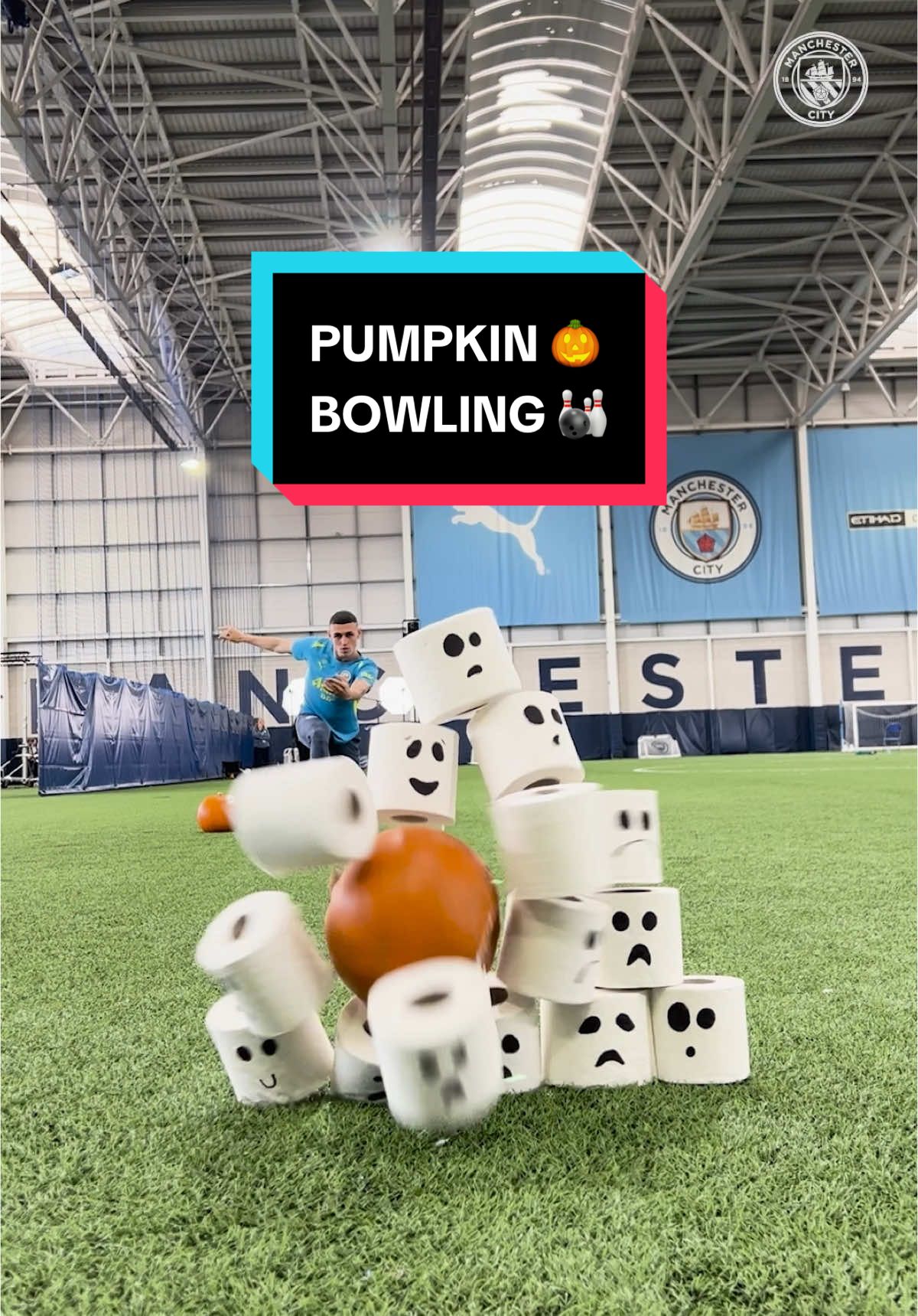 Happy Halloween! 👻 No phones were harmed in the making of this video… 🎳🎃 #ManCity #ManchesterCity #PhilFoden #Foden #Halloween #Pumpkin