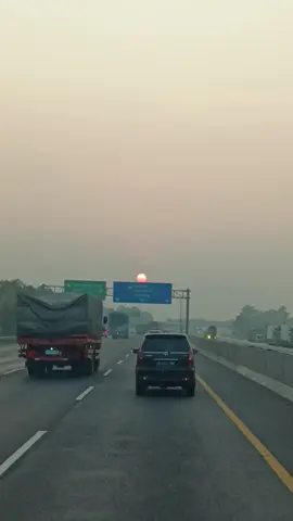 Cikampek di pagi hari 🌥️😋 #tolcikampek #cikampek #drivermuda #driverpaket #kurirpaket #penarilintas #comunitas_truk_indonesia #komunitastrukindonesia #salam3pedal1aspal 