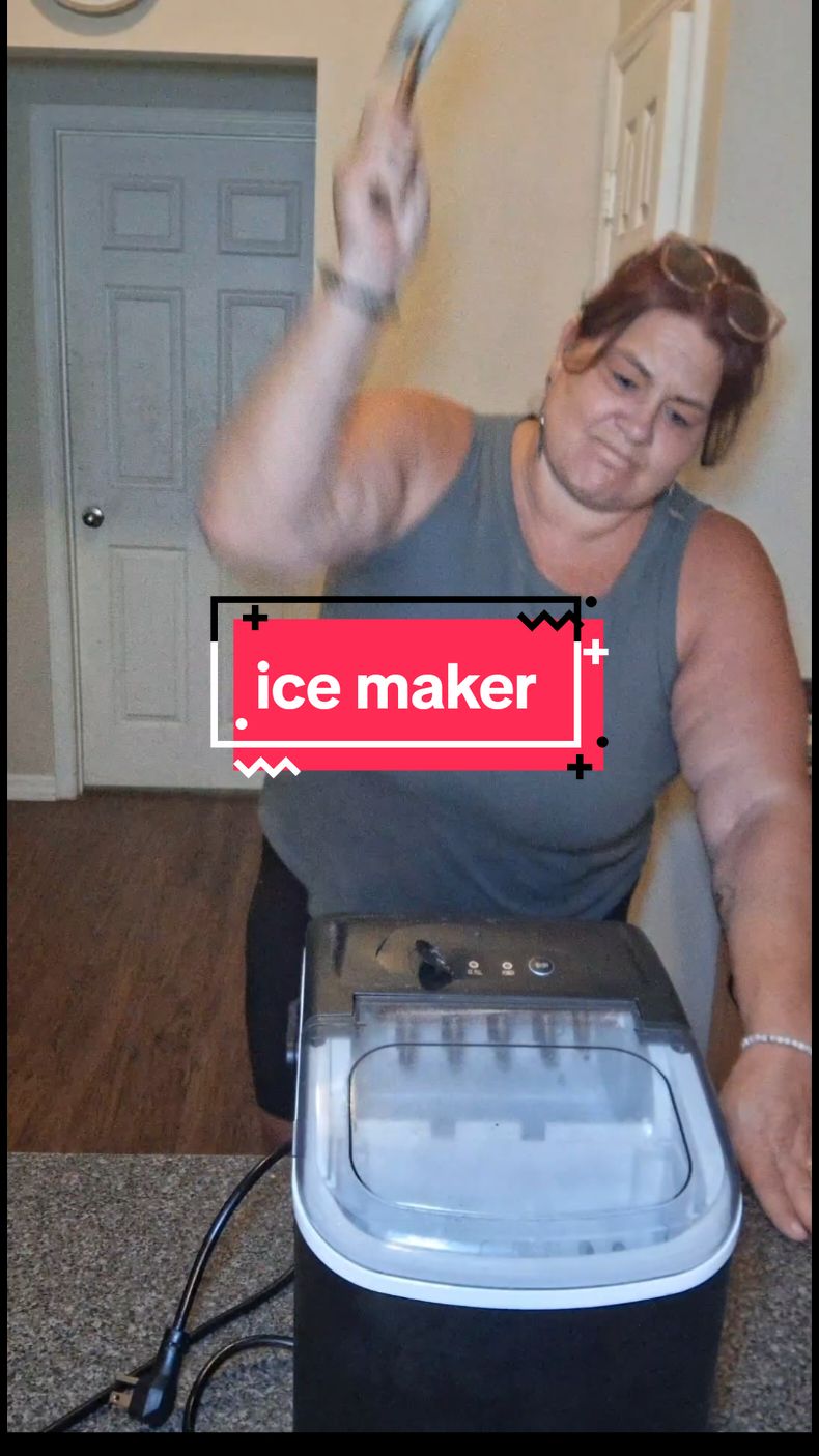 Ice in the house is a must. This ecozy ice maker will be loved. #icemaker #icemakermachine #ecozy #kitchengadgets #tiktokshopblackfriday #tiktokshopholidaydeals #tiktokshopcybermonday #giftidea 