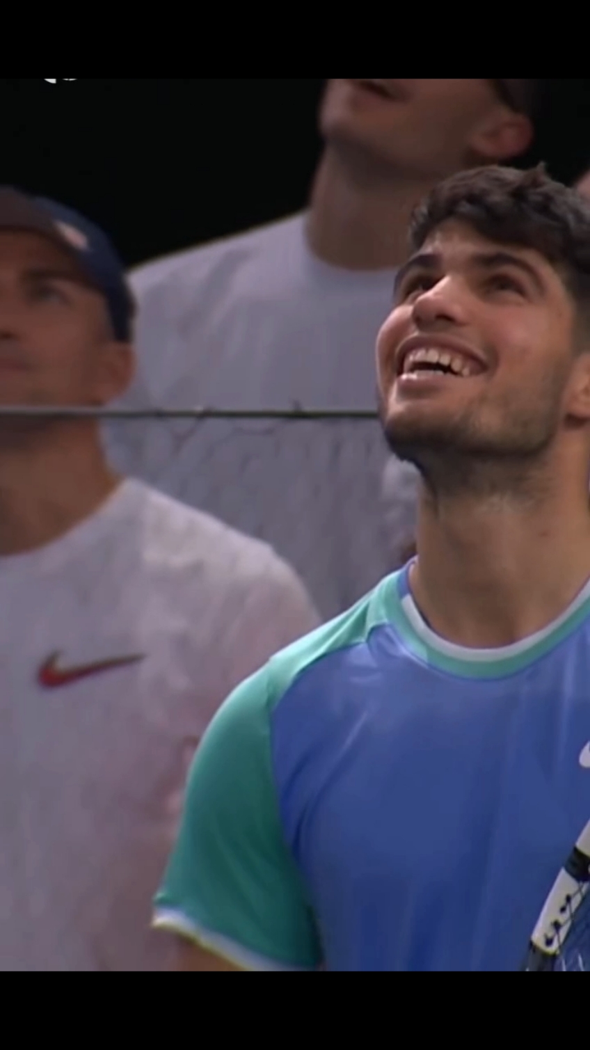 We don't deserve him 😭😭😭 wholesome moments with fans, the French crowd sucks btw #carlosalcaraz #alcaraz #tennis #tennistiktok #fyp #foryou #atp1000 #paris #rolexparismasters 