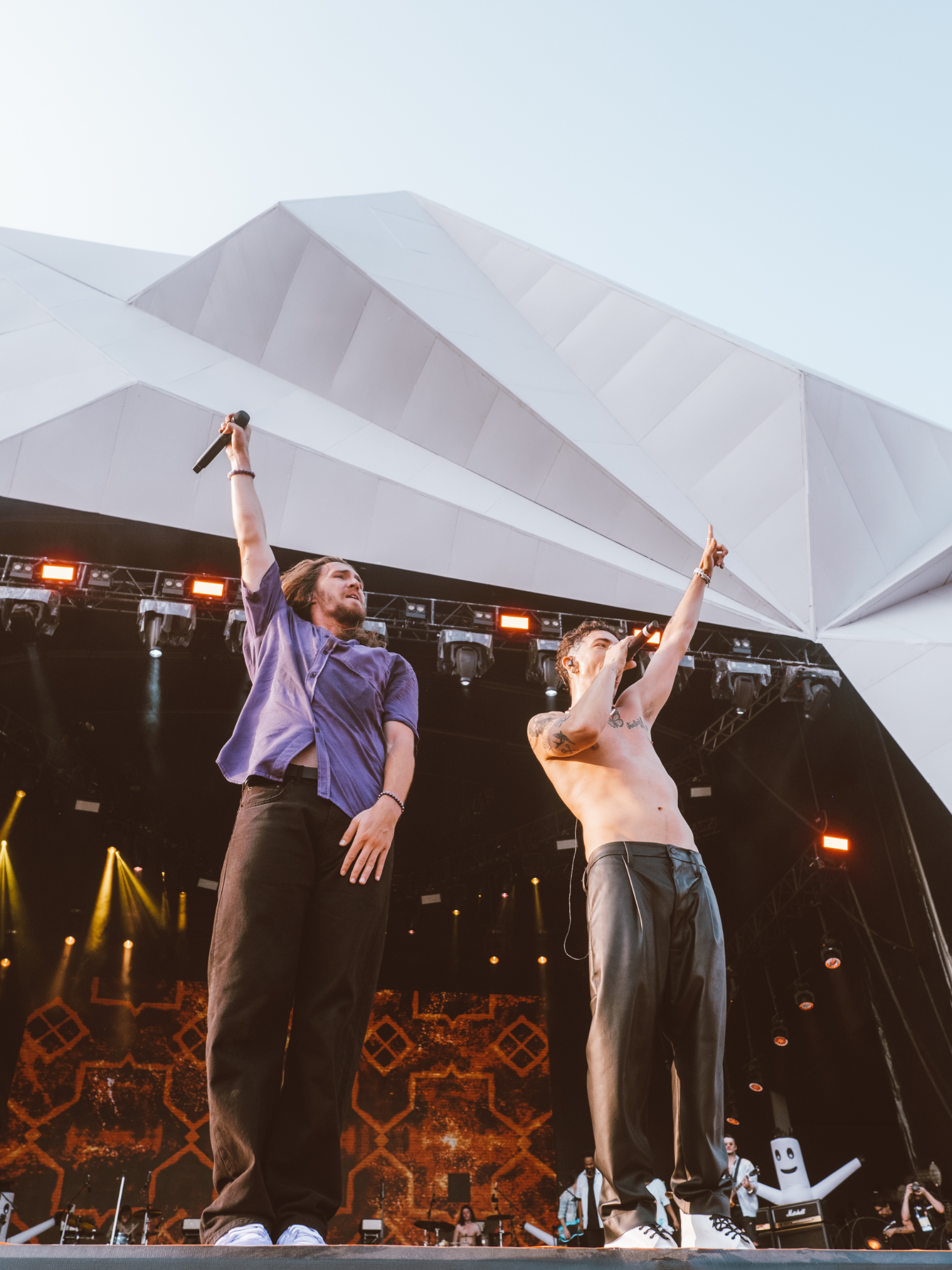 #tbt Dsse momento Surreal com meu irmão Vitor Kley no palco do Rock in Rio 2022! 🔥 Uma energia que não dá pra explicar. Bora repetir isso logo, irmão ?! 📷 Murilo Amancio