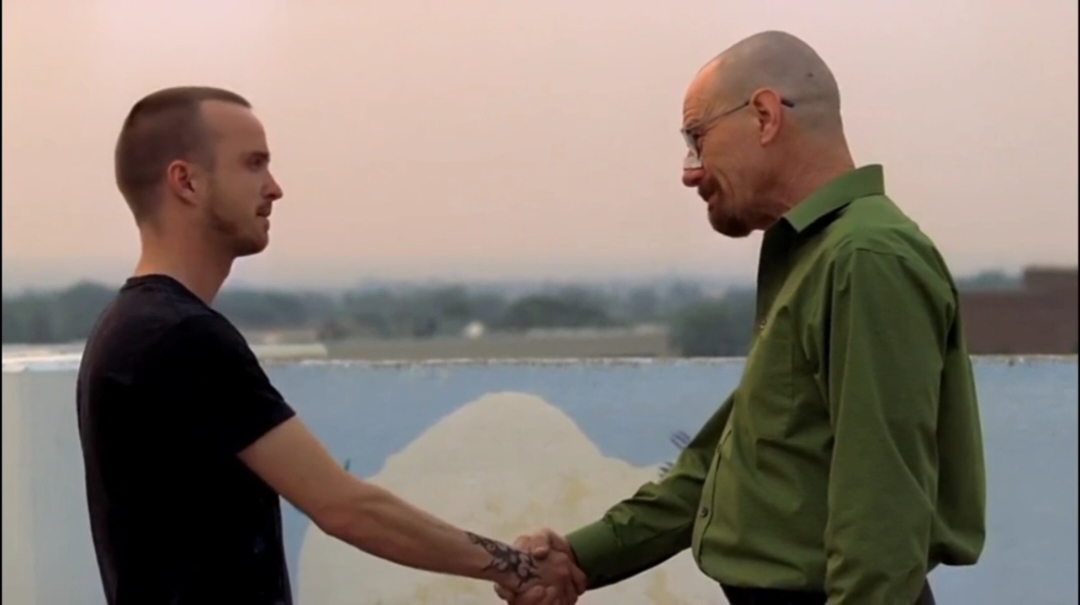 Breaking bad  Walter le da la mano a Jesse #Walter #Jesse #series #socios #amigos #Forever #Aaronpaul #Bryancranston 